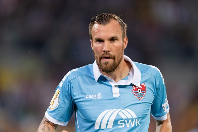 换教练了, 初遭遇三连