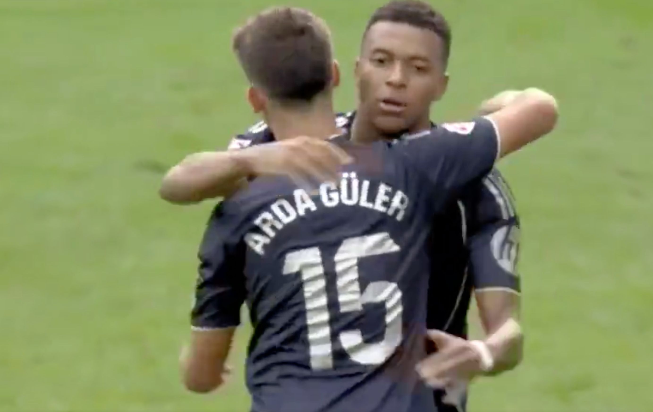 而是集体跑, 居莱尔破门 而是集体跑, 居莱尔破门