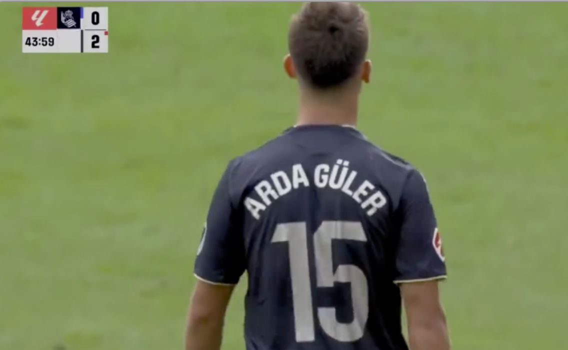 接到队友直, 跑过去祝贺, 路反越位 接到队友直, 跑过去祝贺, 路反越位