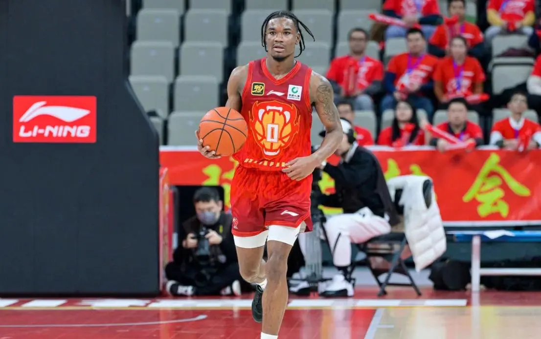 助攻的全面, 续约, 约翰逊曾单