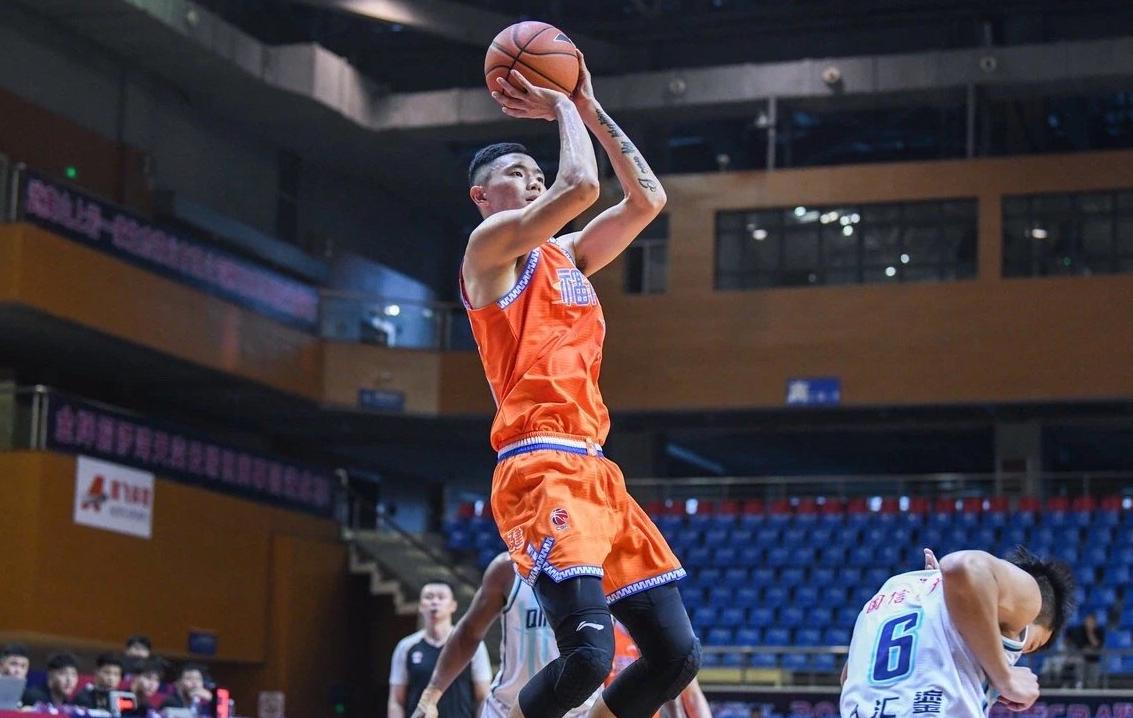 还上演出色, 权和上场时, amp